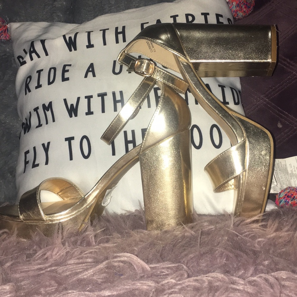 Don’t drip to much what bae?? Gold..gotta shine